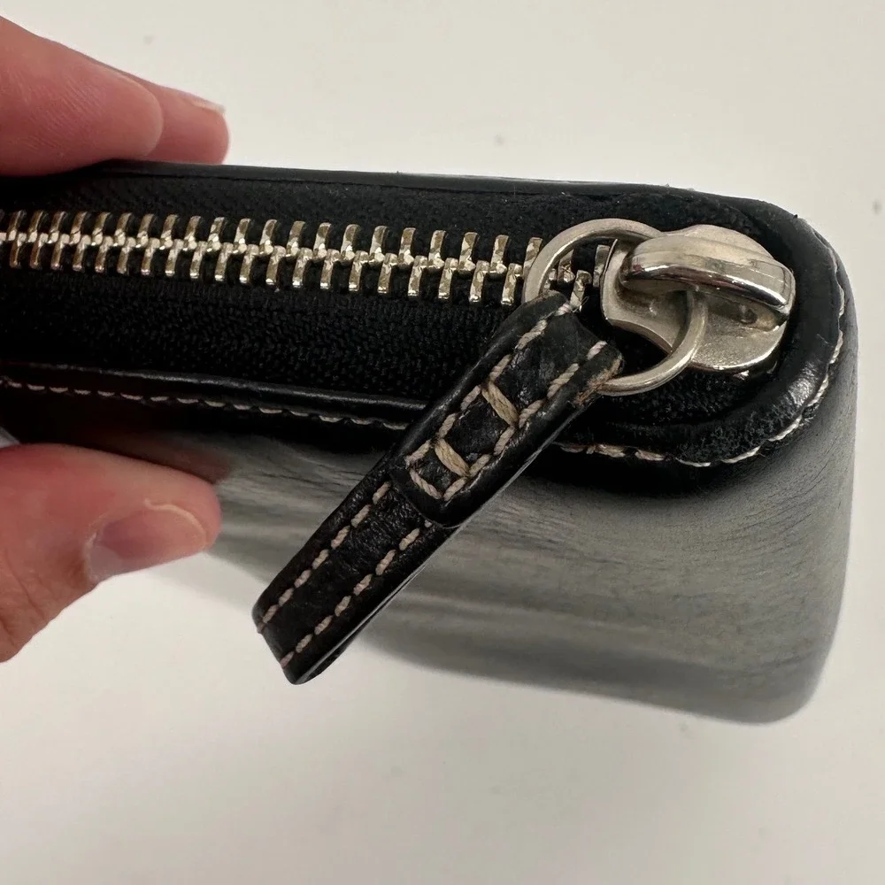 Coach‎ Black Leather Zip Around Wallet Purple Inside White Stitching Long Clutch